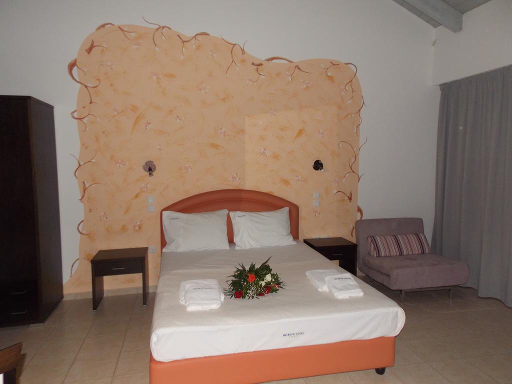 Hotel Theasis Paralia Sergoulas Værelse billede